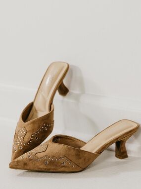TOP Moda Western Lady Tan Suede Pointed-Toe Studded Mules Size 9